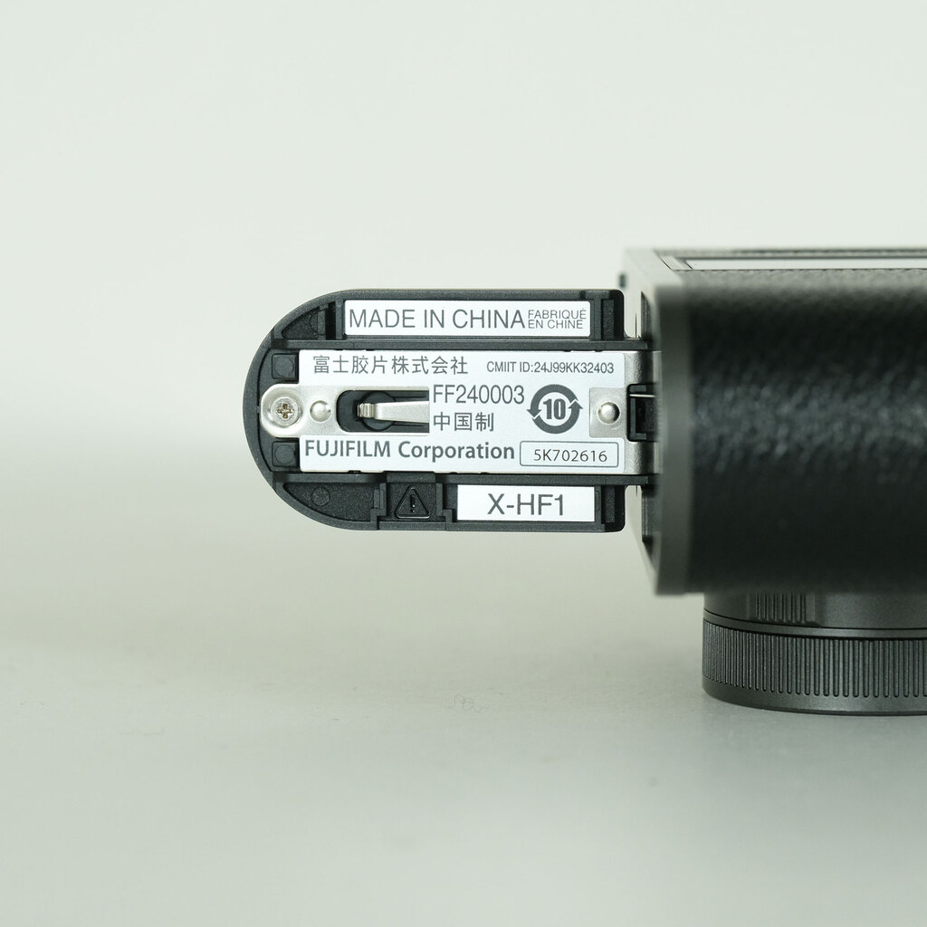 FUJIFILM X half X-HF1