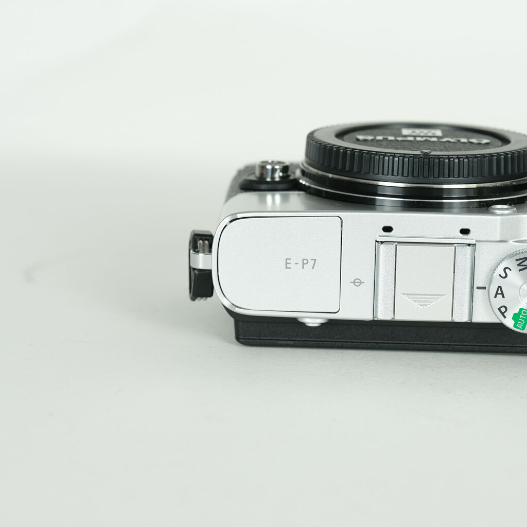 OLYMPUS PEN E-P7