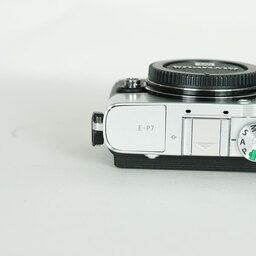 OLYMPUS PEN E-P7