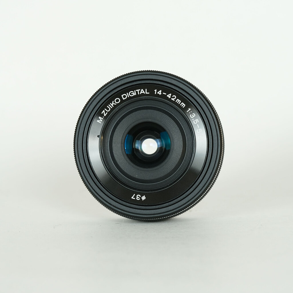 OM SYSTEM M.ZUIKO ED 14-42mm F3.5-5.6 EZ ブラック OM SYSTEM M.ZUIKO ED 14-42mm F3.5-5.6 EZ ブラック