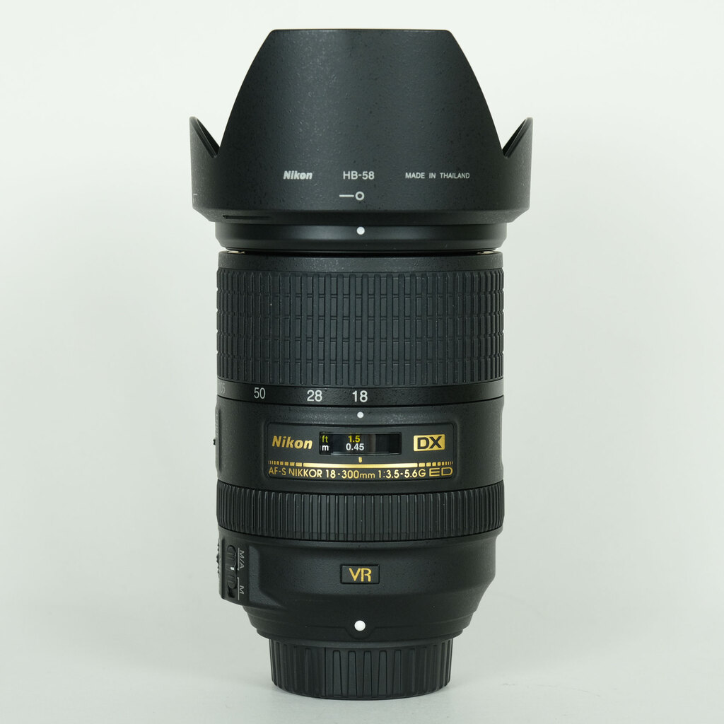 Nikon AF-S DX NIKKOR 18-300mm F3.5-5.6G ED VR Nikon AF-S DX NIKKOR 18-300mm F3.5-5.6G ED VR