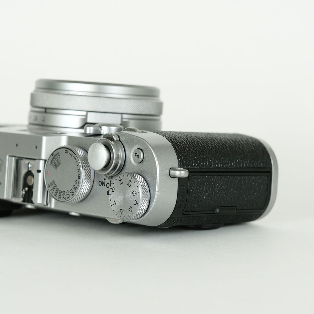 FUJIFILM X100F シルバー FUJIFILM X100F シルバー