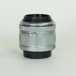 OLYMPUS M.ZUIKO DIGITAL 14-42mm F3.5-5.6IIR シルバー