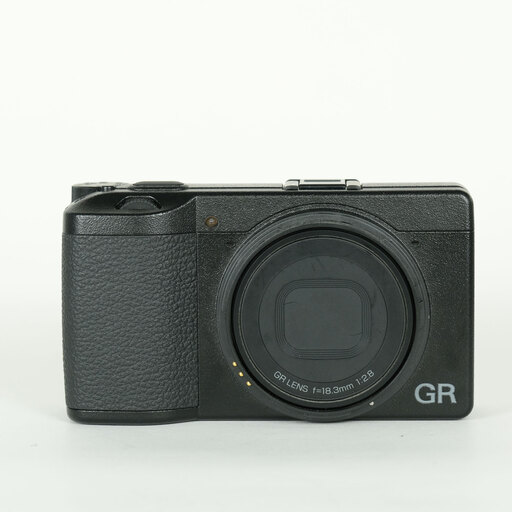 RICOHが生み出した最強のスナップシューター「RICOH GR III」 | ONE