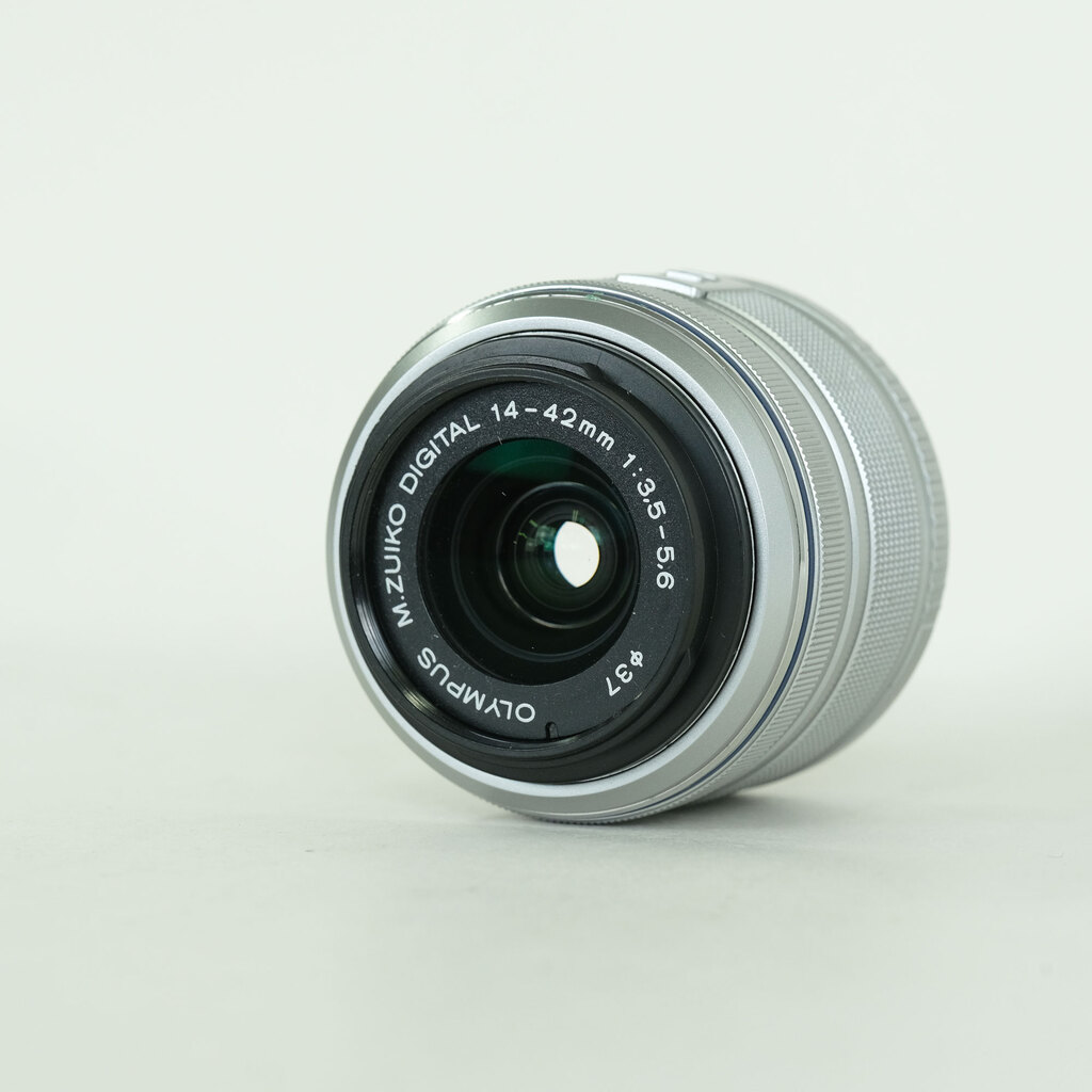 OLYMPUS M.ZUIKO DIGITAL 14-42mm F3.5-5.6IIR シルバー