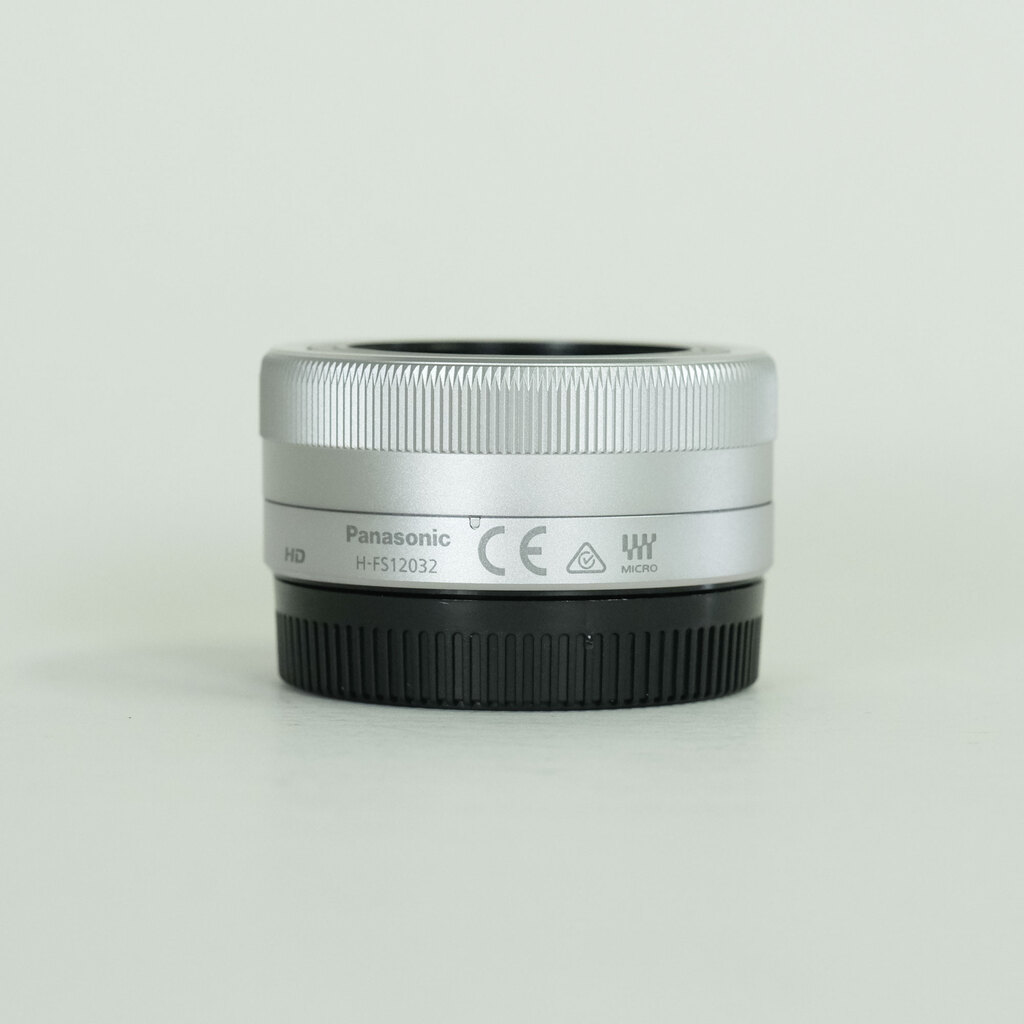 Panasonic LUMIX G VARIO 12-32mm / F3.5-5.6 ASPH. / MEGA O.I.S.