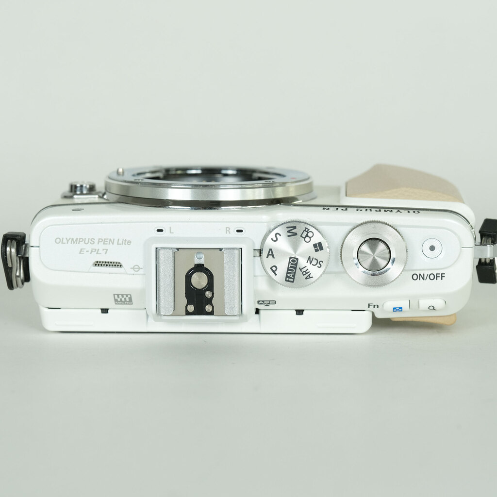 OLYMPUS PEN Lite E-PL7 ボディ ホワイト OLYMPUS PEN Lite E-PL7 ボディ ホワイト