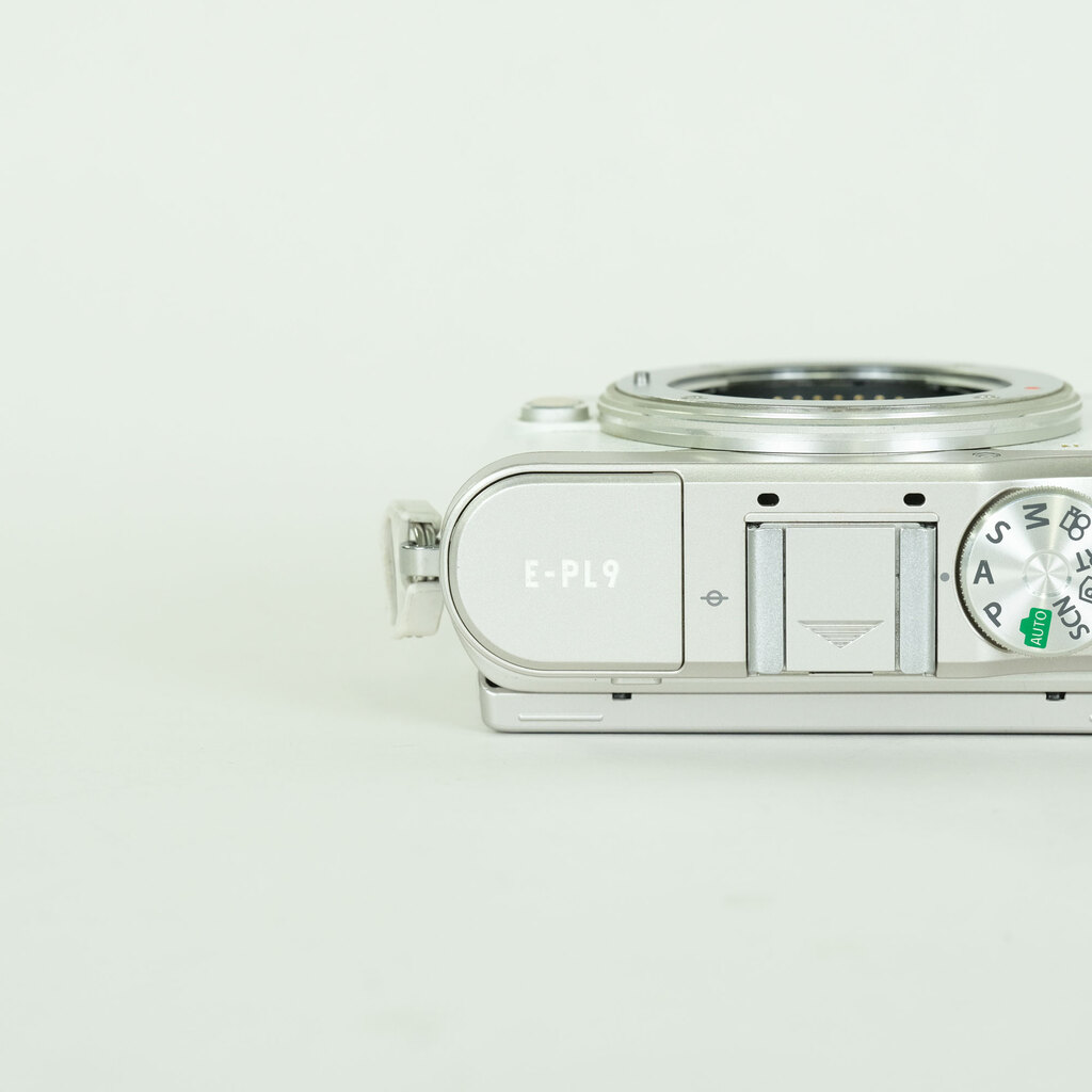OLYMPUS PEN E-PL9