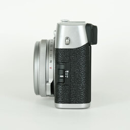 FUJIFILM X100F シルバー FUJIFILM X100F シルバー