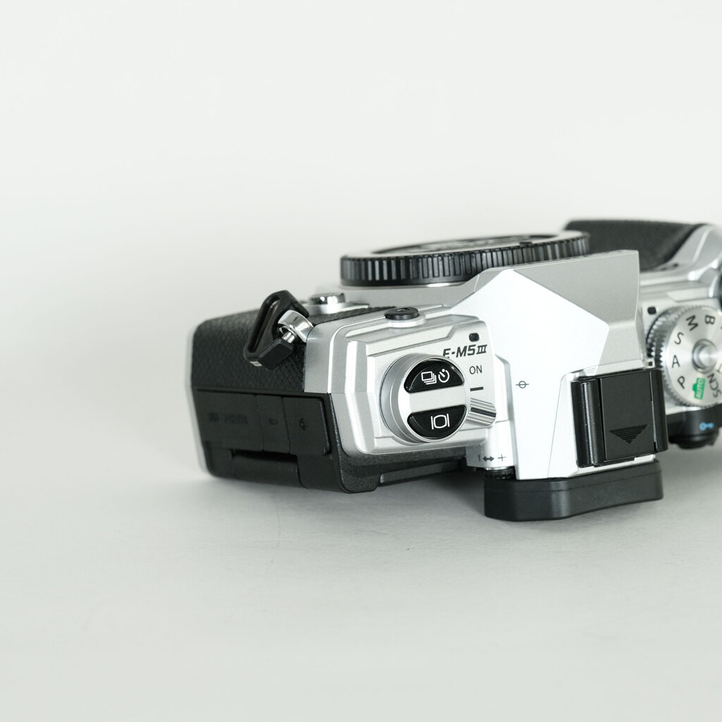 OLYMPUS OM-D E-M5 Mark III