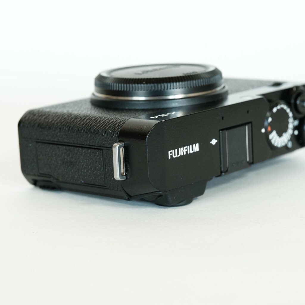 FUJIFILM X-E4