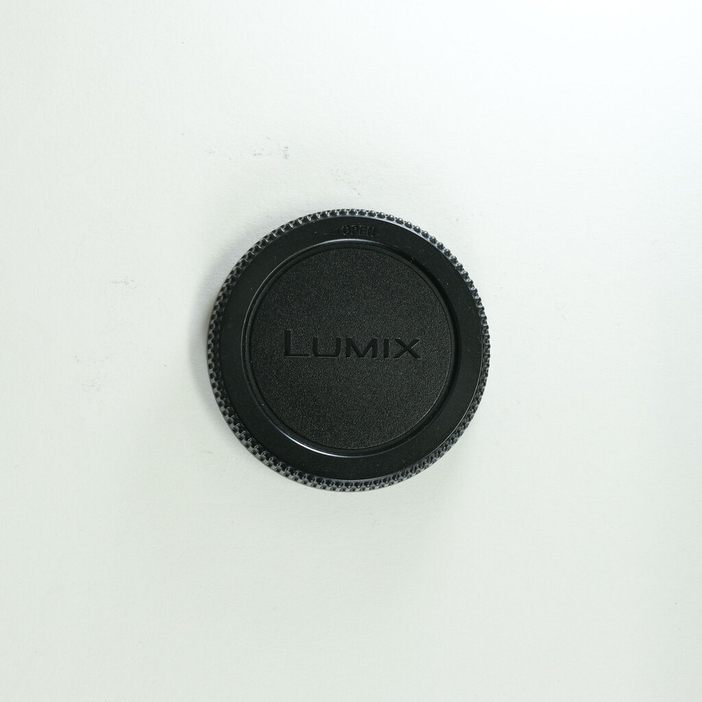 Panasonic LUMIX G VARIO 100-300mm / F4.0-5.6 / POWER O.I.S. Panasonic LUMIX G VARIO 100-300mm / F4.0-5.6 / POWER O.I.S.