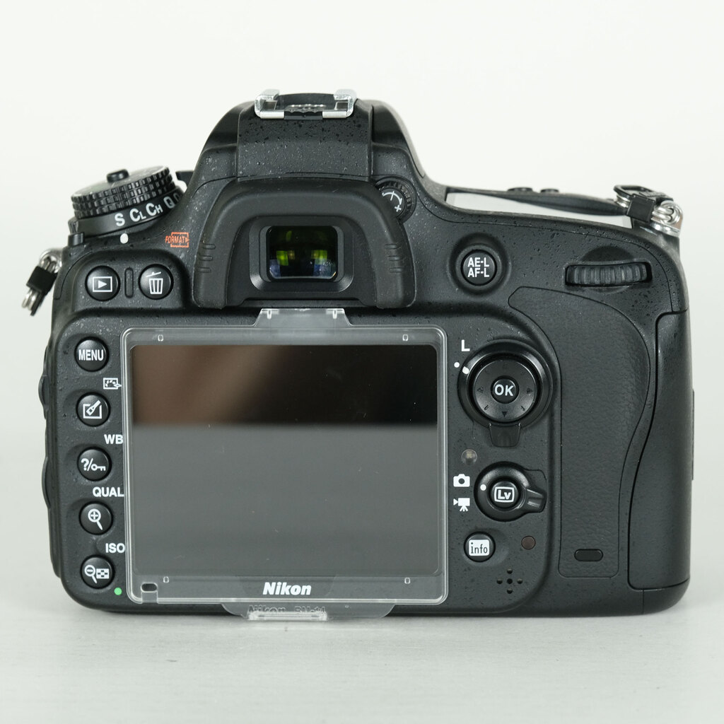 Nikon D610 [�{�f�B]