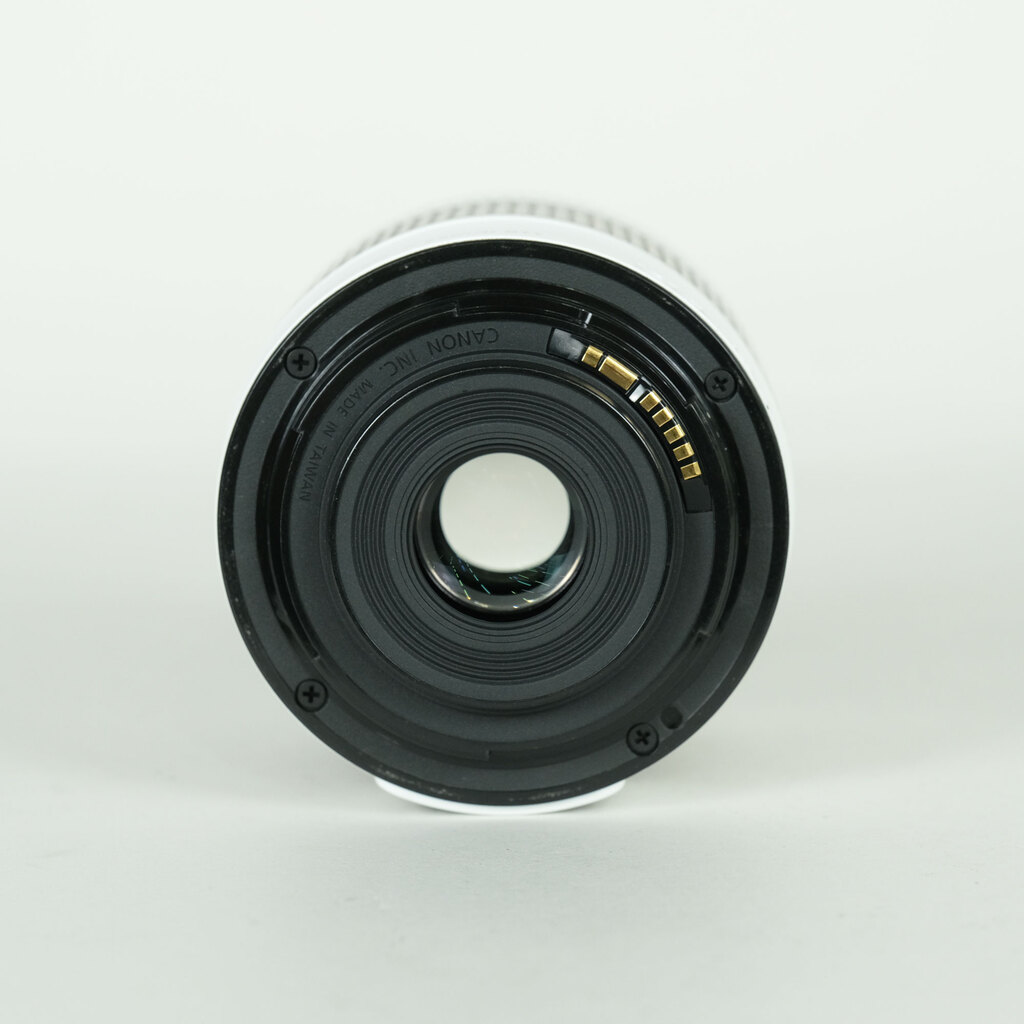Canon EF-S18-55mm F3.5-5.6 IS STM ホワイトの出品 | ONE SCENE（ワン