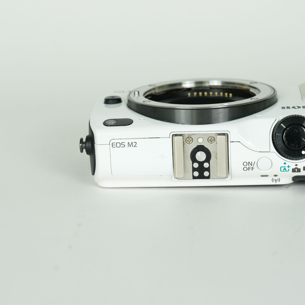 Canon EOS M2 ボディ ホワイトの出品 | ONE SCENE（ワンシーン）