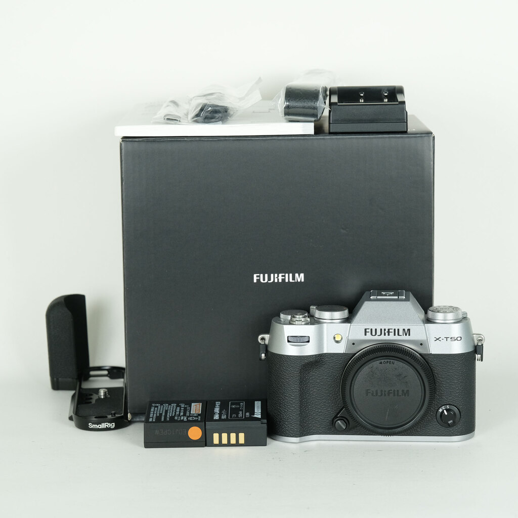 FUJIFILM X-T50 [�{�f�B �V���o�[]