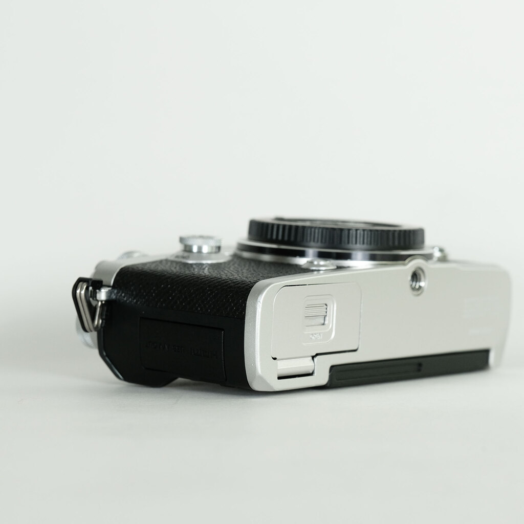 OLYMPUS PEN-F