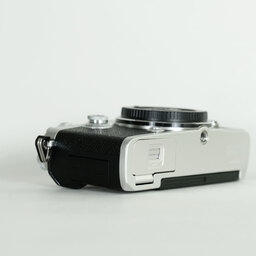 OLYMPUS PEN-F