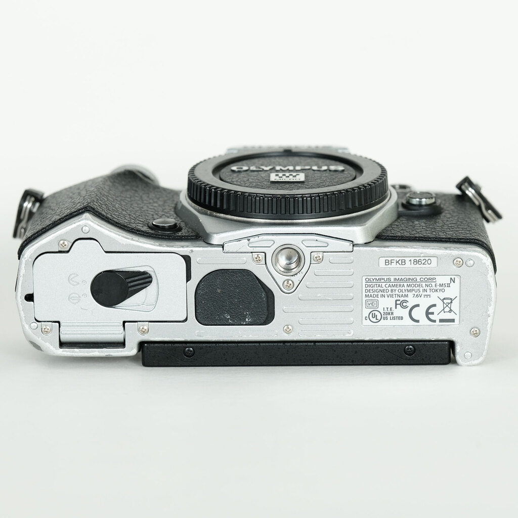 OLYMPUS OM-D E-M5 Mark II