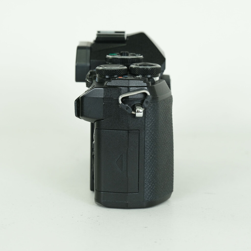 OLYMPUS OM-D E-M5 Mark III
