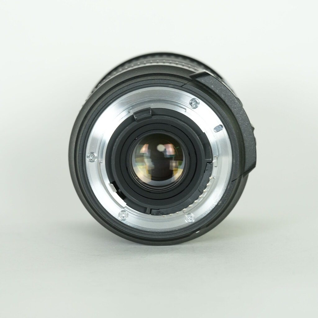 Nikon AF-S DX NIKKOR 18-200mm F3.5-5.6G ED VR II Nikon AF-S DX NIKKOR 18-200mm F3.5-5.6G ED VR II