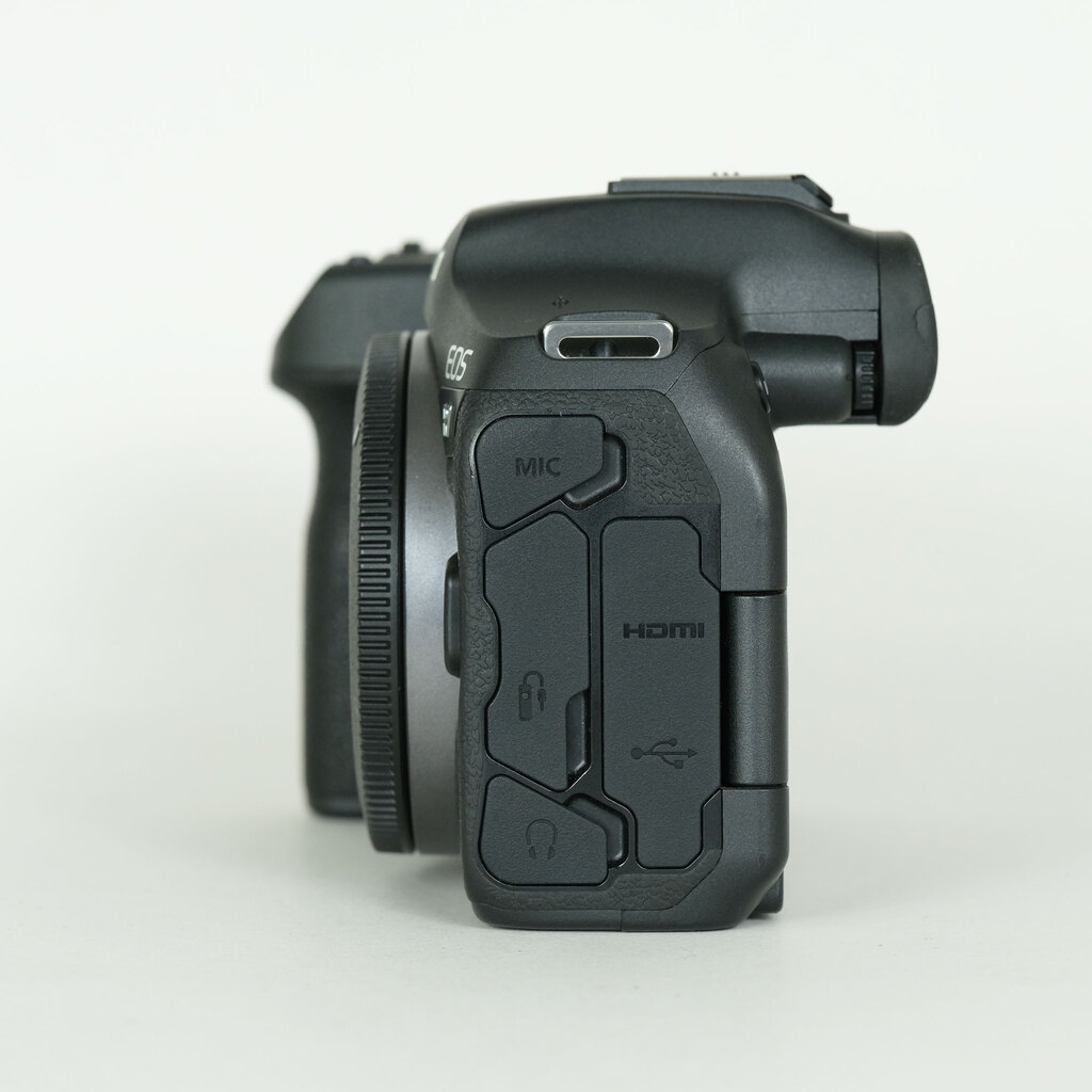 Canon EOS R7 Canon EOS R7