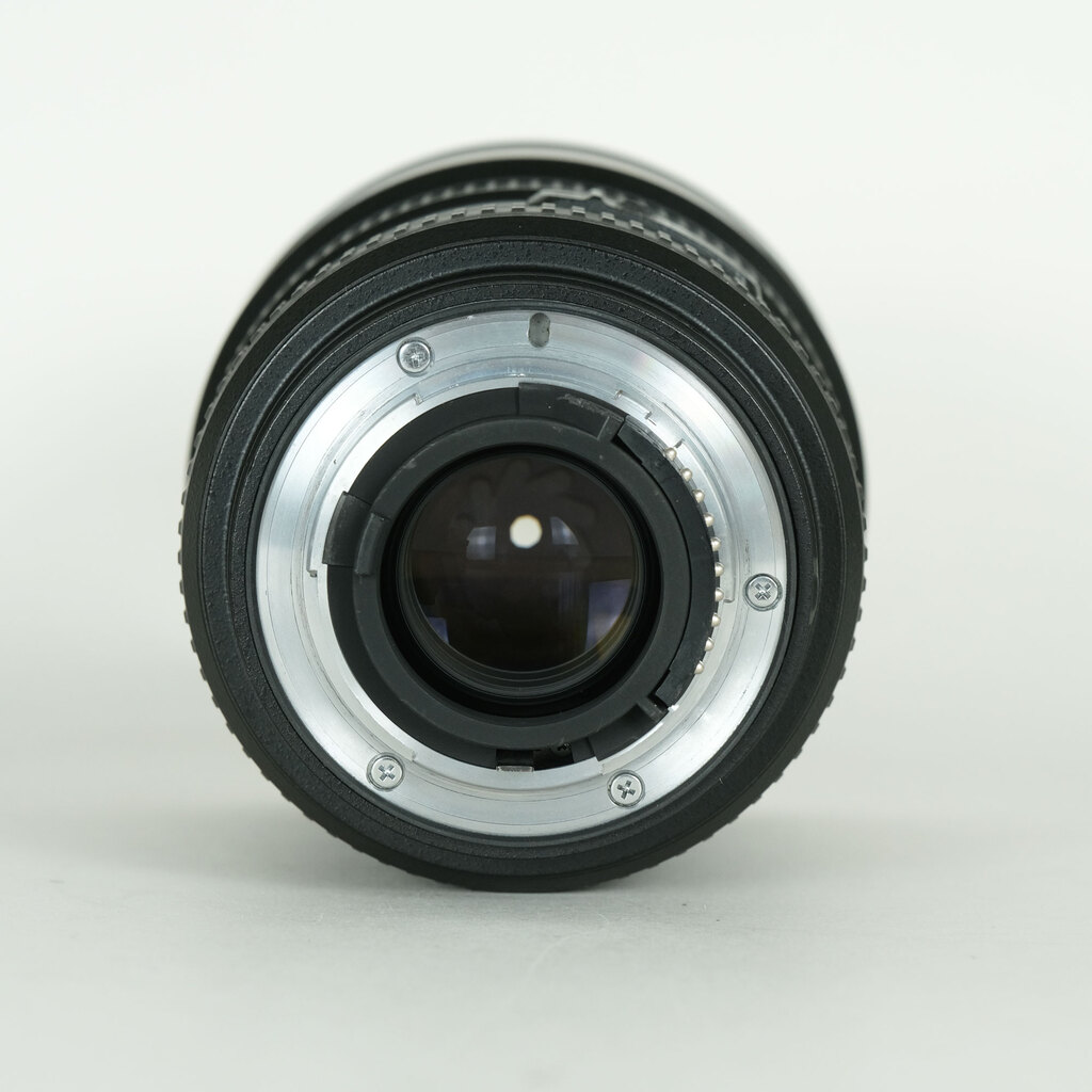 Nikon AF-S DX Zoom-Nikkor 17-55mm f/2.8G IF-ED Nikon AF-S DX Zoom-Nikkor 17-55mm f/2.8G IF-ED