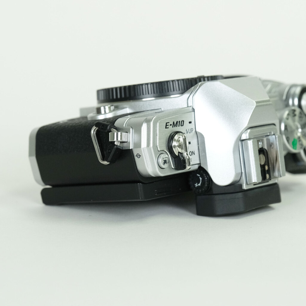 OLYMPUS OM-D E-M10 Mark IV