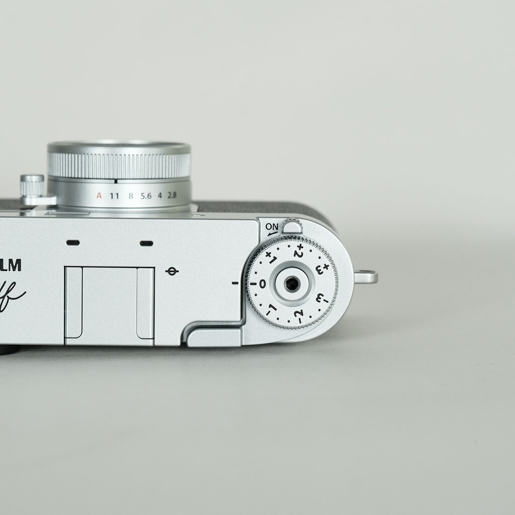 FUJIFILM X half X-HF1