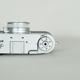 FUJIFILM X half X-HF1