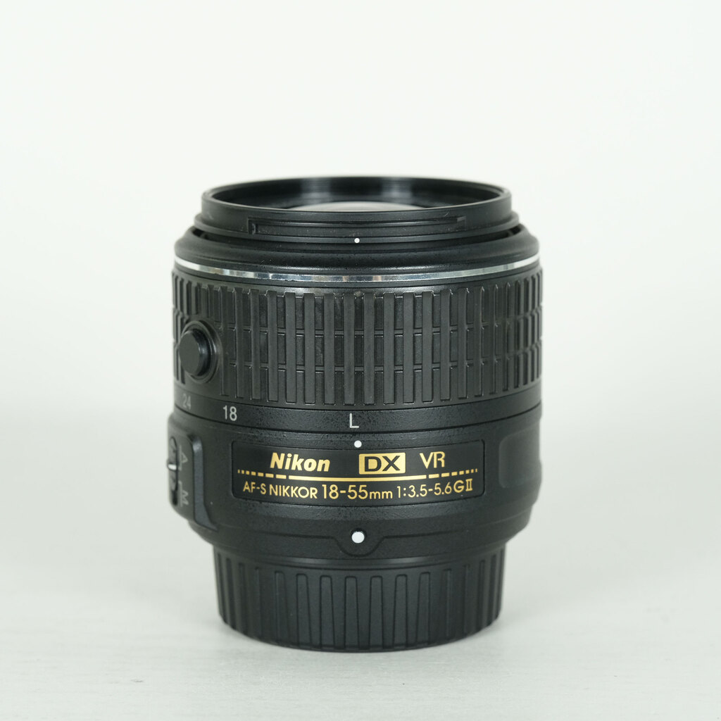 Nikon AF-S DX NIKKOR 18-55mm f3.5-5.6G VR II Nikon AF-S DX NIKKOR 18-55mm f3.5-5.6G VR II