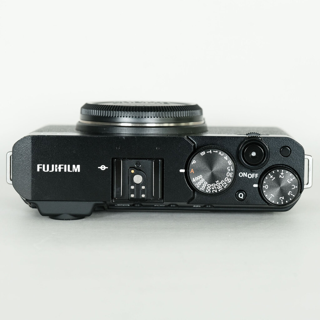 FUJIFILM X-E4