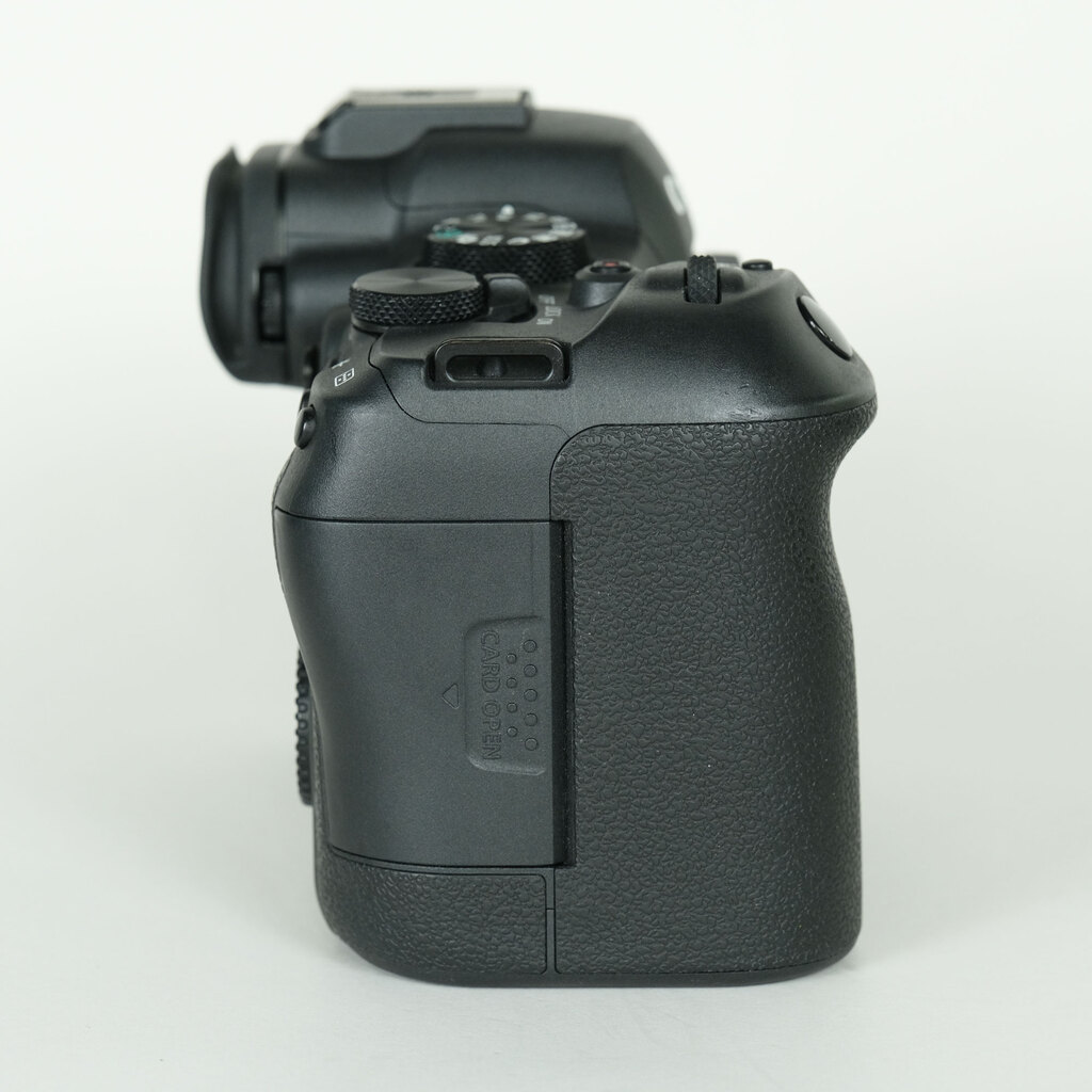 Canon EOS R6 Mark II [�{�f�B]