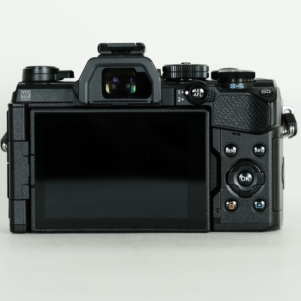 OLYMPUS OM-D E-M5 Mark III