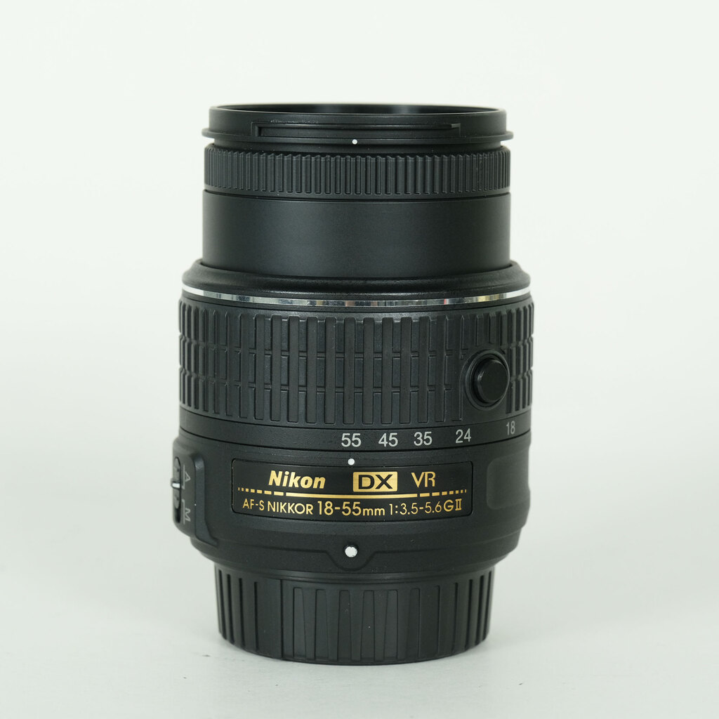 Nikon AF-S DX NIKKOR 18-55mm f3.5-5.6G VR II Nikon AF-S DX NIKKOR 18-55mm f3.5-5.6G VR II