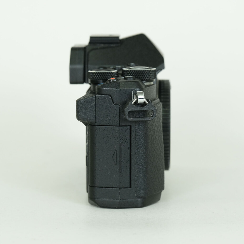 OLYMPUS OM-D E-M5 Mark II