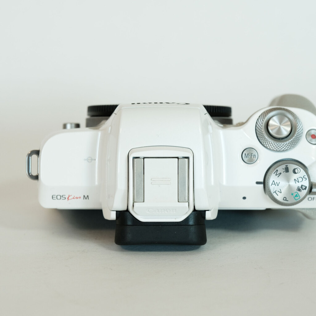 Canon EOS Kiss M