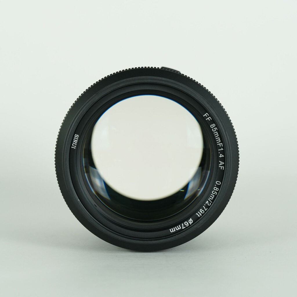 SIRUI AURORA 85mm F1.4 [ソニーE用]の出品 | ONE SCENE（ワンシーン）