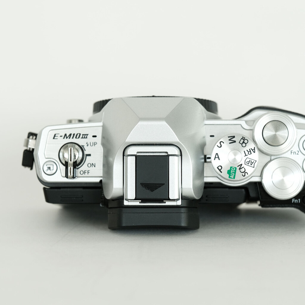 OLYMPUS OM-D E-M10 Mark III