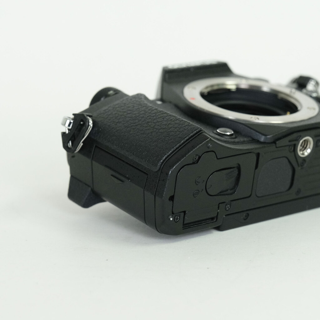 OLYMPUS OM-D E-M5 Mark II