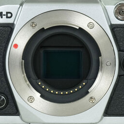 OLYMPUS OM-D E-M5 Mark II