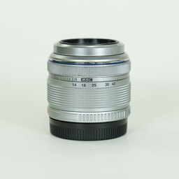 OLYMPUS M.ZUIKO DIGITAL 14-42mm F3.5-5.6IIR シルバー