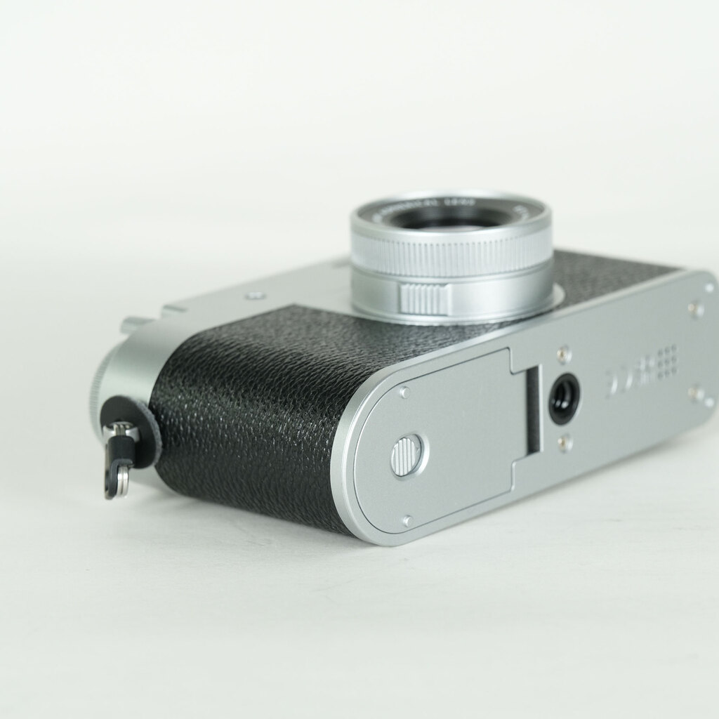 FUJIFILM X half X-HF1