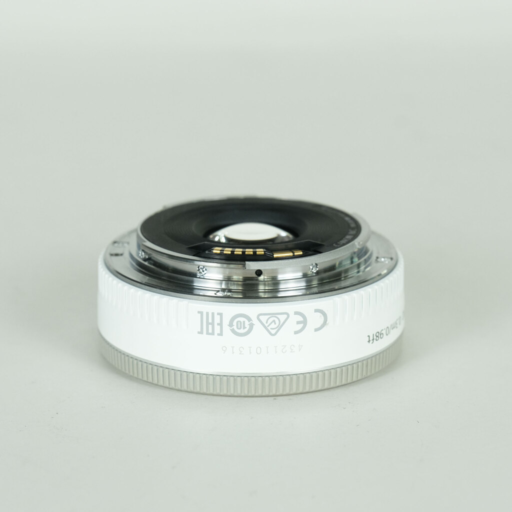 Canon EF 40mm E2.8 STM（ホワイト）単焦点レンズ Canon EF40mm F2.8 STM ホワイトの出品 | ONE SCENE（ワンシーン）