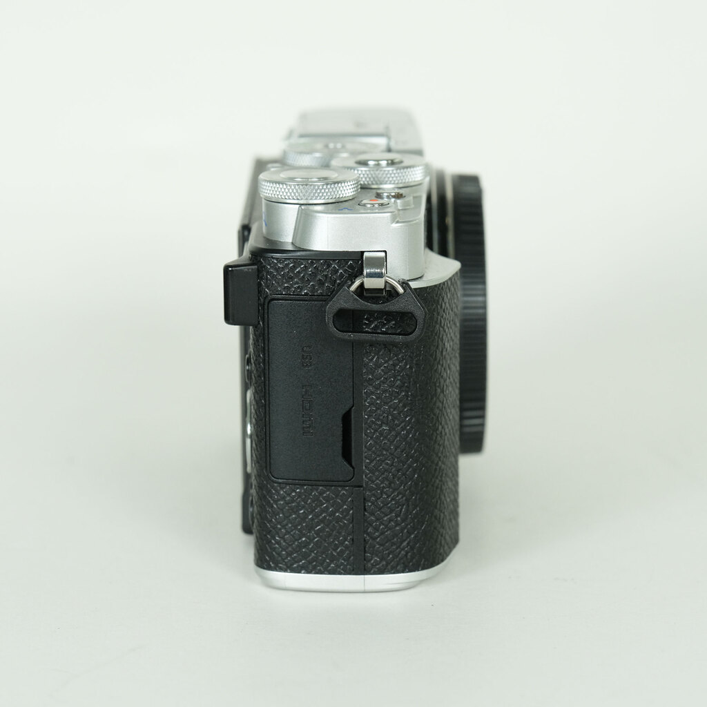 OLYMPUS PEN E-P7 [�{�f�B �V���o�[]