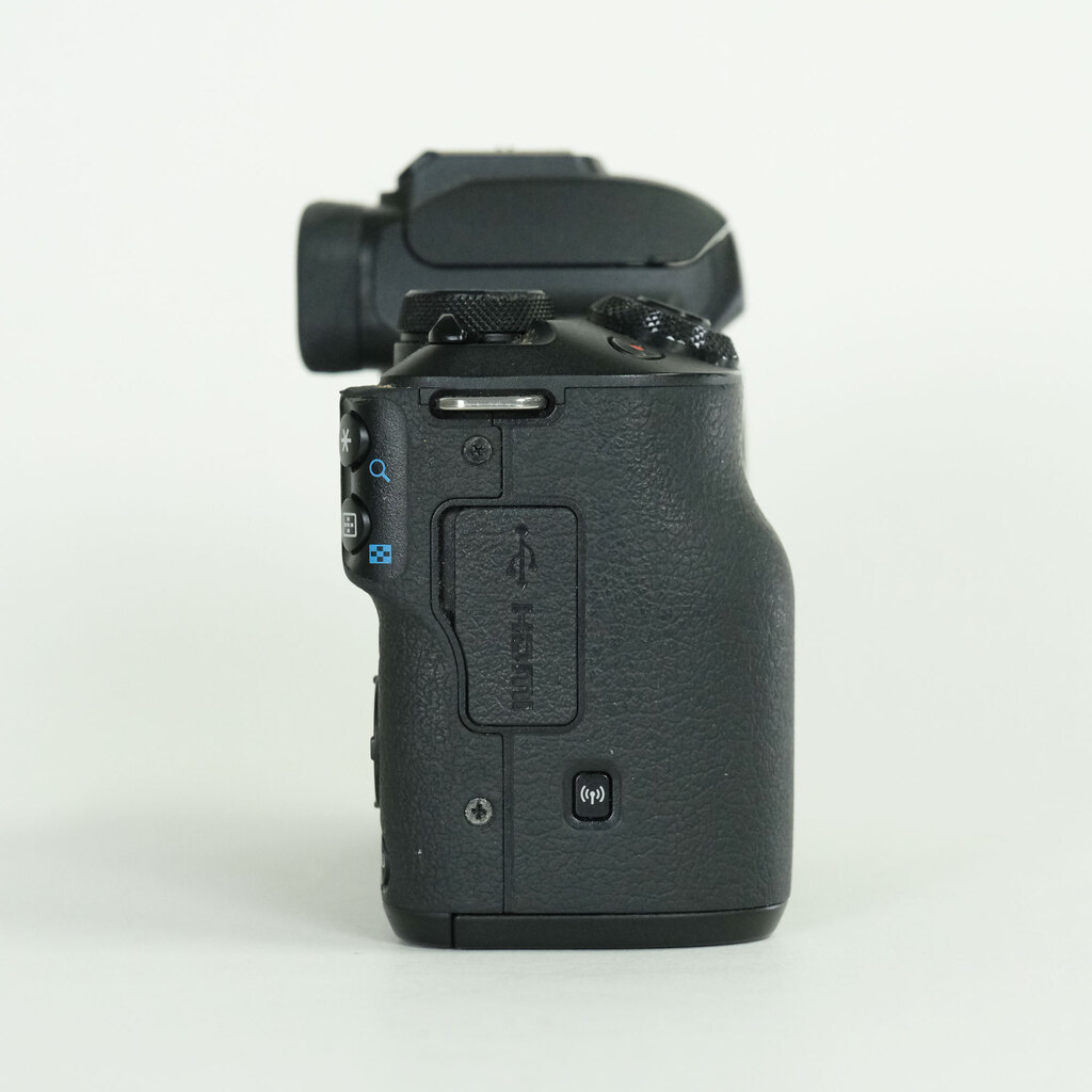 Canon EOS Kiss M Canon EOS Kiss M