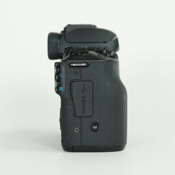 Canon EOS Kiss M Canon EOS Kiss M