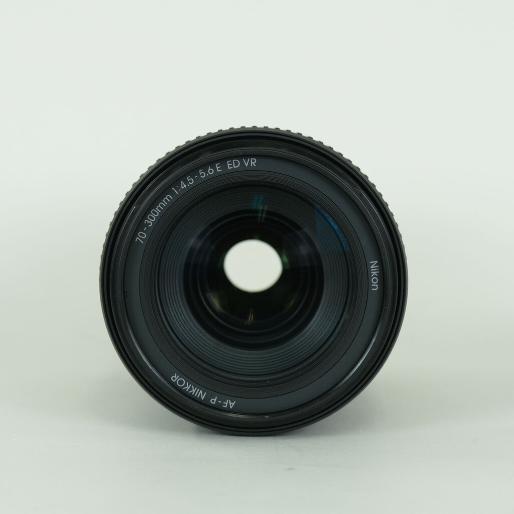 Nikon AF-P NIKKOR 70-300mm f/4.5-5.6E ED VR Nikon AF-P NIKKOR 70-300mm f/4.5-5.6E ED VR