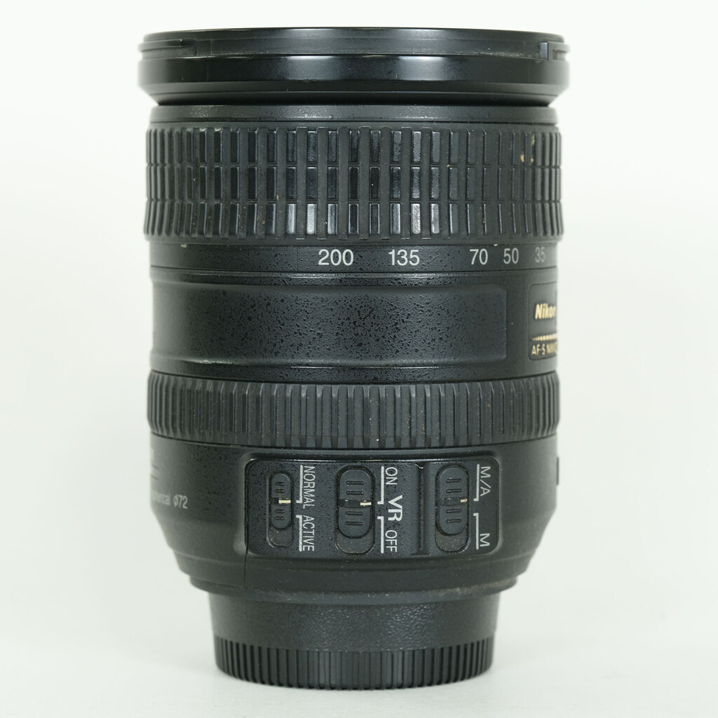 Nikon AF-S DX VR Zoom-Nikkor 18-200mm F3.5-5.6G IF-ED Nikon AF-S DX VR Zoom-Nikkor 18-200mm F3.5-5.6G IF-ED