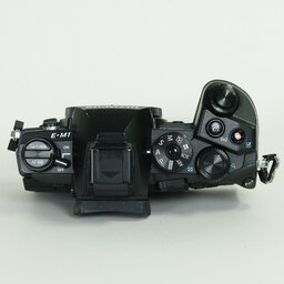 OLYMPUS OM-D E-M1